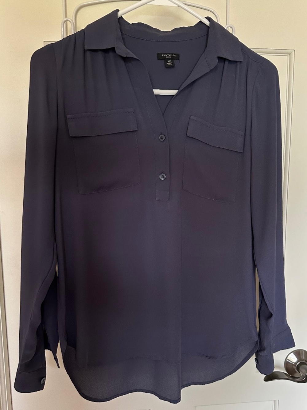 Ann Taylor Petite Work Office No Iron Top Gray XSP Excellent Used Condition